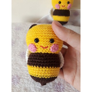 Thú bông con ong móc khóa len màu vàng