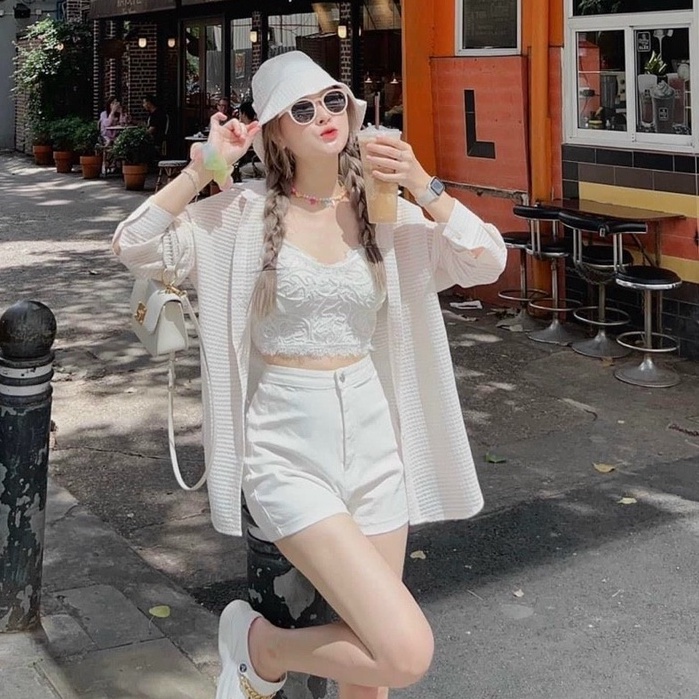 Sét ba món quần cộc có túi phối áo khoác ngoài tay dài áp kèm áo croptop màu sắc điệu đà sang chảnh thời trang nữ màu hè