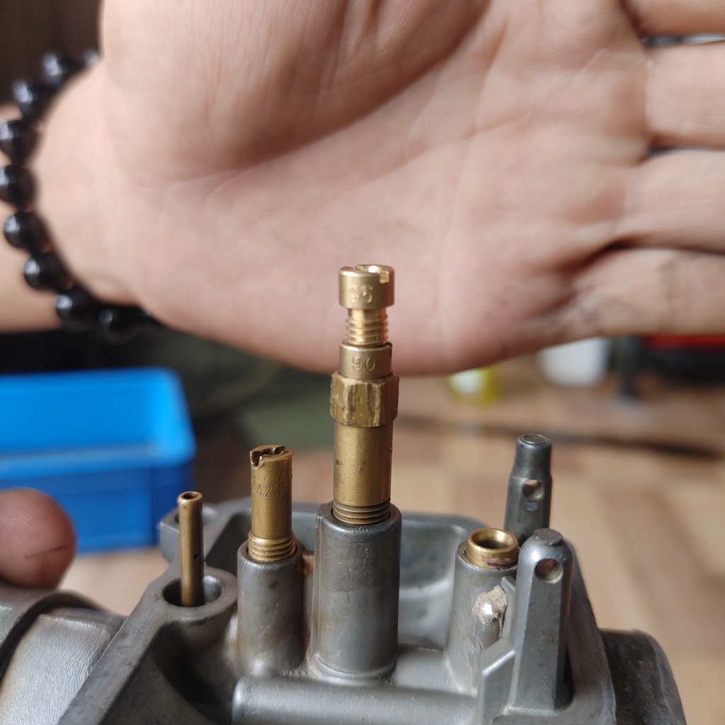 Béc xăng canh bình Bông Mai - Đít Gài