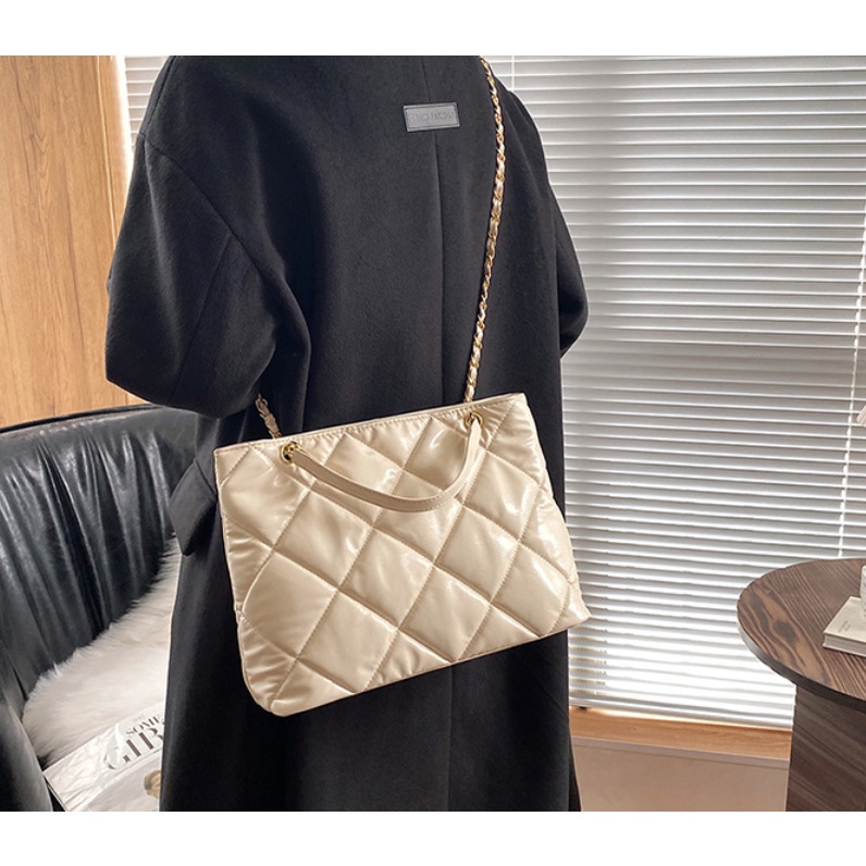 Túi xách Quảng Châu hình thoi lớn chất da bóng sành điệu trẻ trung
