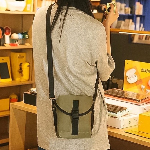 Túi vải đeo chéo POLY CROSSBAG - túi nhỏ gọn, dây đeo tháo rời và tuỳ chỉnh độ dài novstore