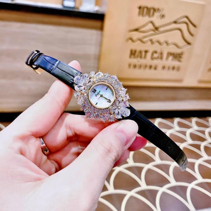 Đồng hồ nữ dây da Difeini -> về 2 màu đen, đỏ