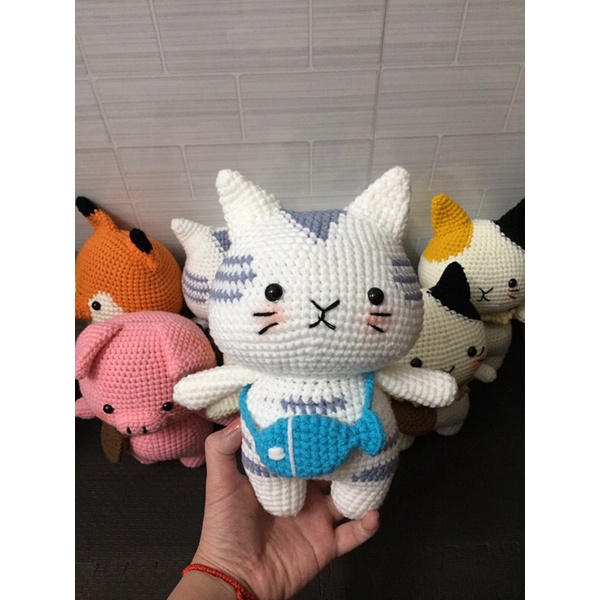 Mèo sọc xám móc len