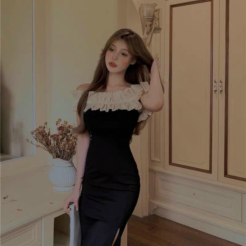 Đầm body đen xẻ phối bèo nude