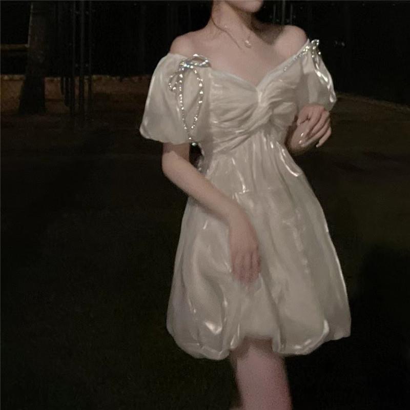 Đầm đi biển ôm eo vải ánh ngọc trai thiết kế kiểu bươm bướm phong cách Pháp retro cổ tích xinh xắn
