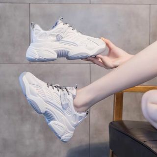 Giày thể thao nữ siêu phẩm năm 2020