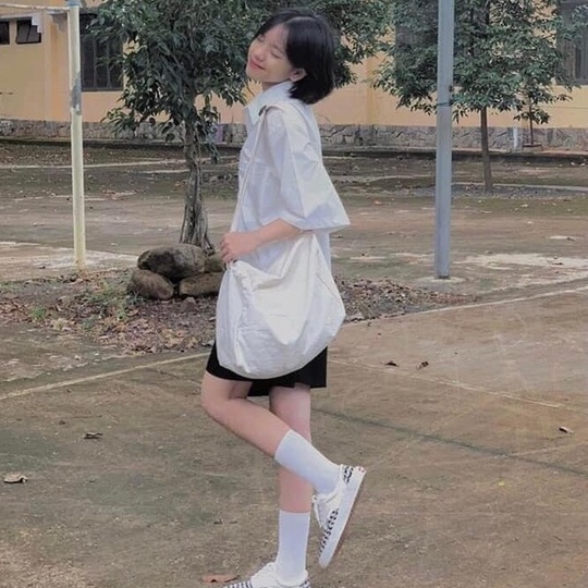 Sơ mi học sinh tay lỡ unisex - Áo trắng đồng phục cấp 3 suông dáng rộng oversize nam nữ - Chất vải bông cotton hot | BigBuy360 - bigbuy360.vn