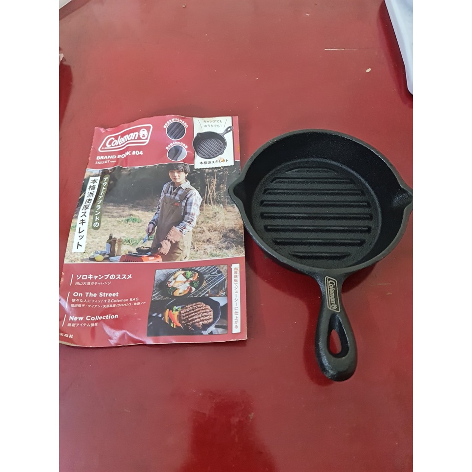 Chảo gang siêu dày của Coleman. Coleman Skillet "Coleman Brand Book #4 Skillet ver Japan"