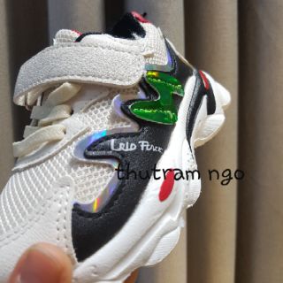 Giày sneaker dành cho bé trai