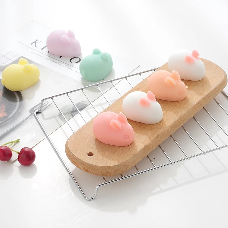 Khuôn silicon làm bánh kẹo hình thỏ / heo DIY xinh xắn