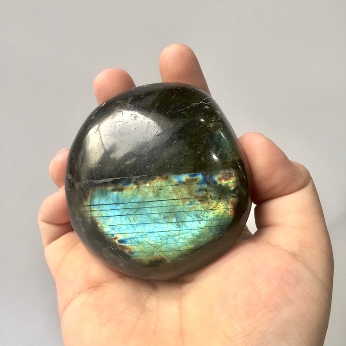 Palm thanh tẩy Hắc Nguyệt Quang Labradorite dùng trong Tarot, Reiki