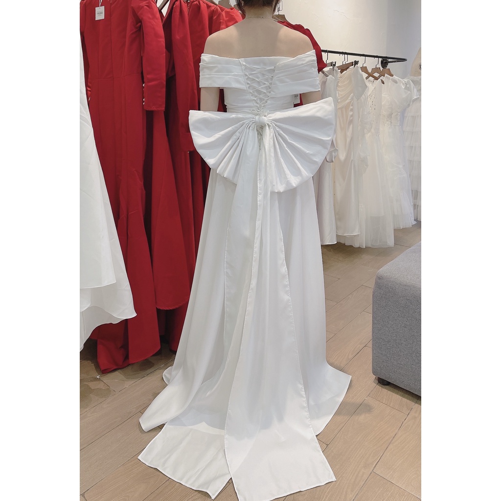 Váy bệt vai phi xếp ly eo nơ dài đan lưng - Váy cưới thiết kế