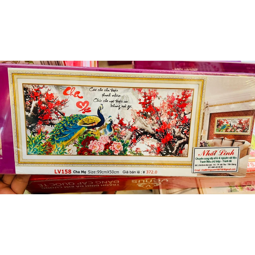 Tranh đính đá cha mẹ KT:99x50cm. Tranh gắn đá chưa gắn.