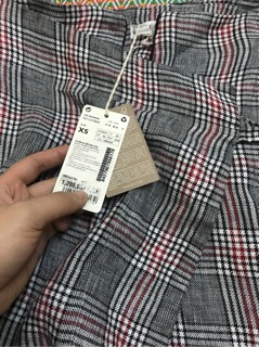 Chân váy kẻ mango