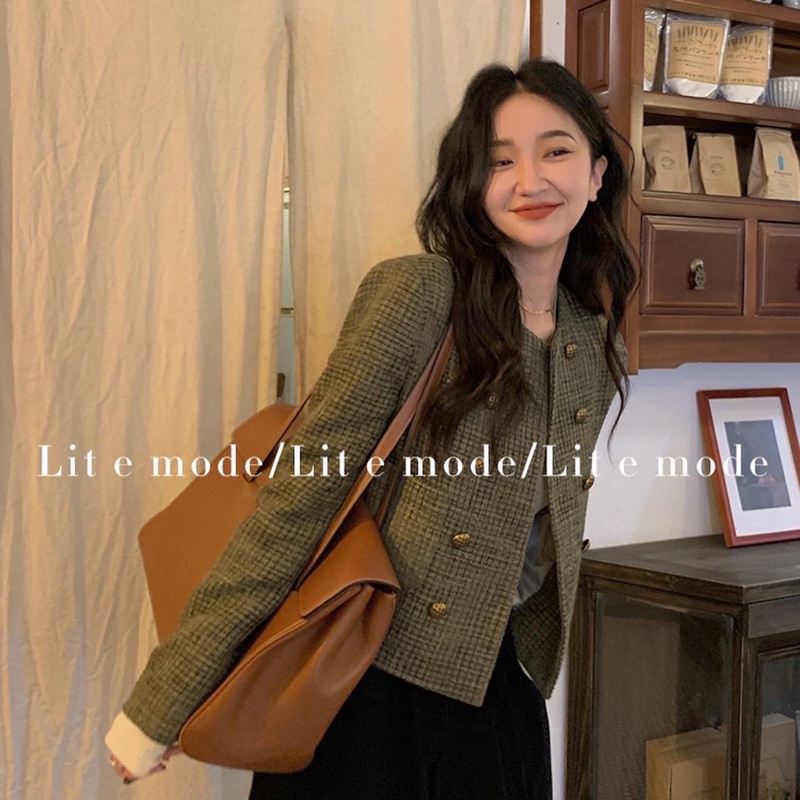 Áo dạ tweed đính cúc sang chảnh màu xanh rêu