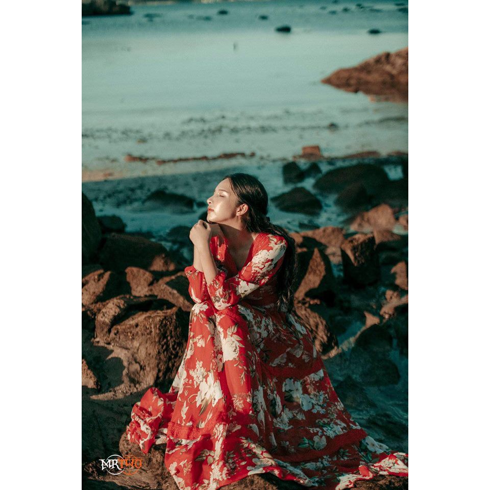 Đầm maxi hoa đỏ style boho