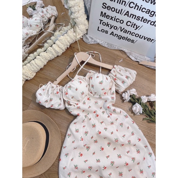 Đầm hoa cổ yếm cúp ngực hở lưng