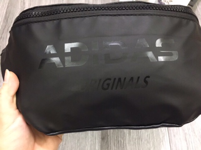 Túi bao tử Adidas chất liệu da - Tặng mặt nạ đắp mặt | BigBuy360 - bigbuy360.vn
