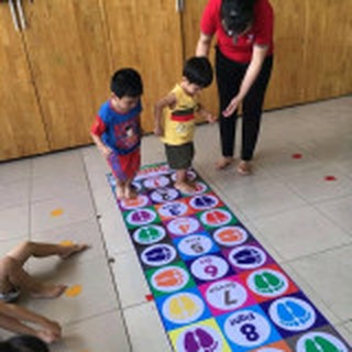 Thảm nhảy bước chân, jumping