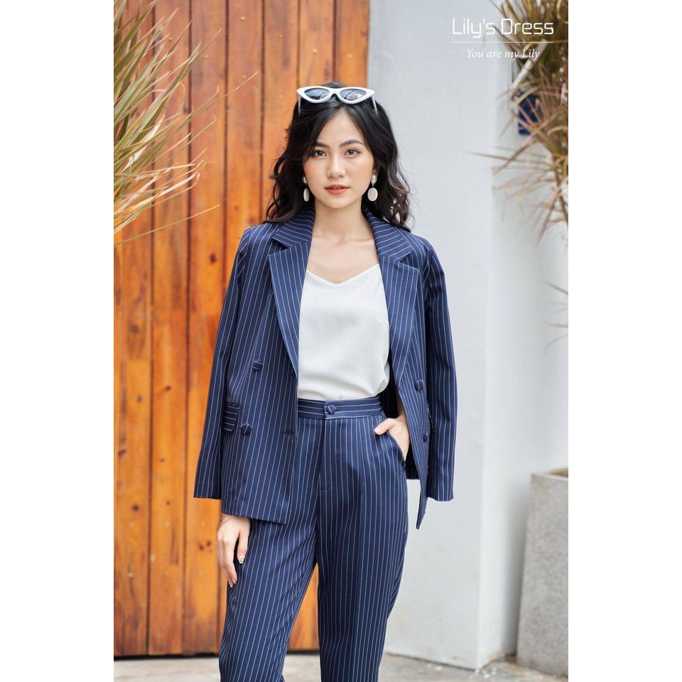 Set Blazer Kẻ Xanh Navy 4 cúc dáng ngắn + quần âu by Lilie | BigBuy360 - bigbuy360.vn