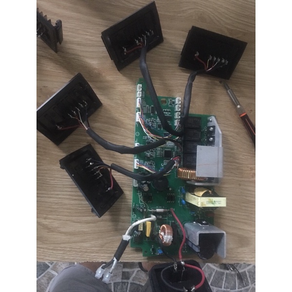 Sạc pin lion Hitachi có cổng USB UC18YDl