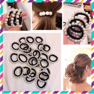 Sỉ chun buộc tóc cho bạn gái