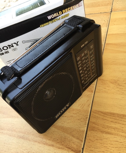 Đài Radio Sony SW-702.