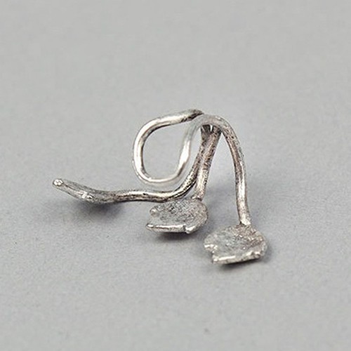 Khuyên tai mặt hình lá thiết kế đơn giản cho nữ