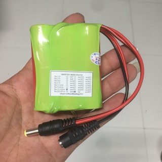 Set Pin 3s kèm cục sạc 12,6v cell sanyo xả 20a 2000mah