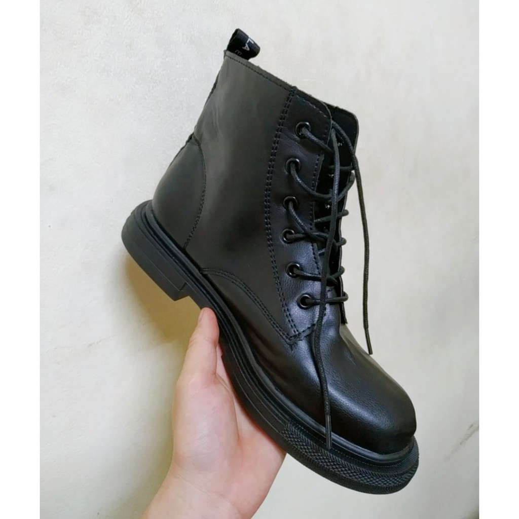 [Mã FASHIONGREEN15 giảm 10% tối đa 30k đơn từ 99k] Boot Nữ Da Dây Buộc Thêu Hoa Cúc Chữ Ký (Không Khóa Kéo) | BigBuy360 - bigbuy360.vn