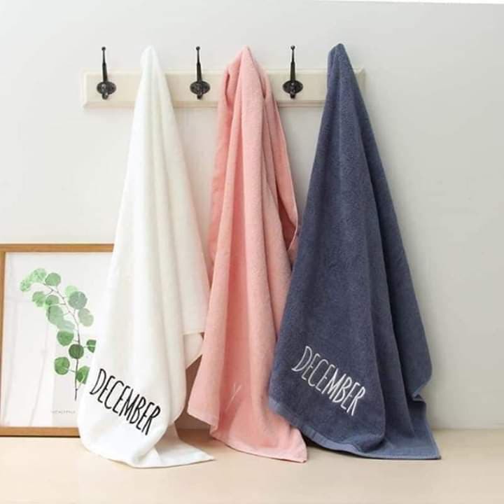 Khăn tắm thêu LOGO tháng bằng tiếng anh kích thước 70 x 140 cao cấp | Khăn tắm cotton