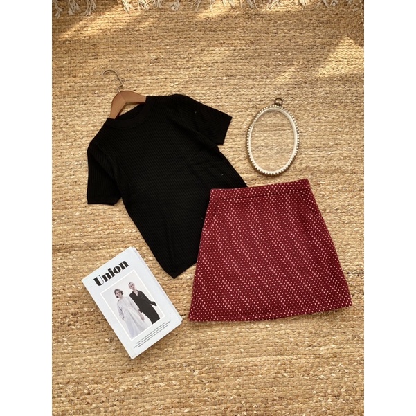 chân váy dạ đỏ
