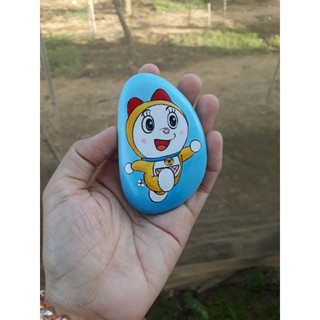 Doremon trên đá cuội vẽ tay