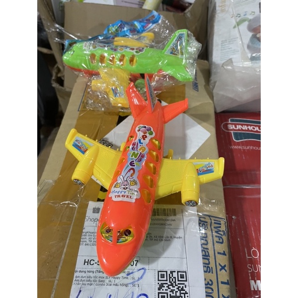 Xe và máy bay chạy cót