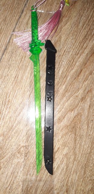 Mô hình 1 thanh gươm trang trí bằng nhựa dài 22cm