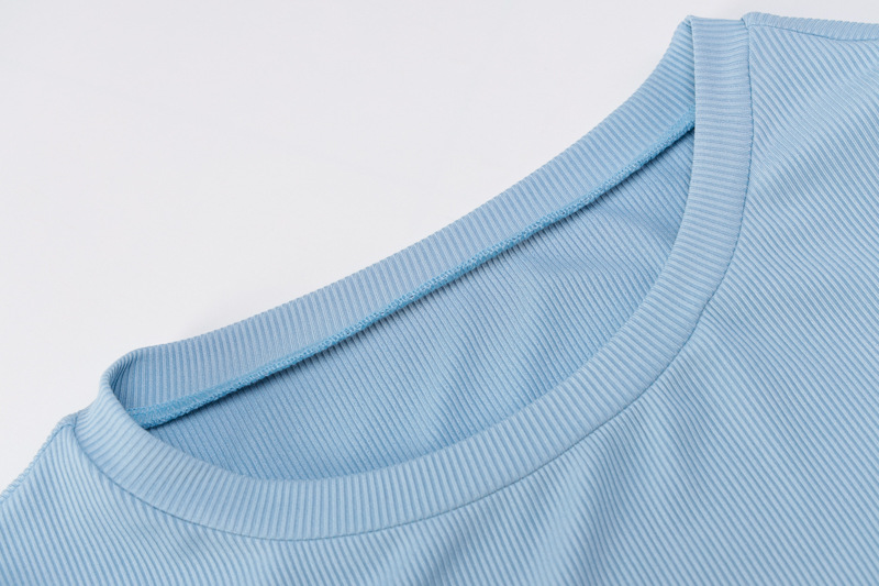 Bộ Áo Croptop Tay Dài Kẻ Sọc + Chân Váy Ôm Xẻ Tà Quyến Rũ Cho Nữ