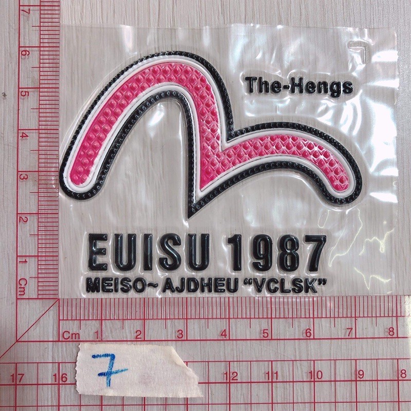 Sticker hình ủi nổi logo chữ
