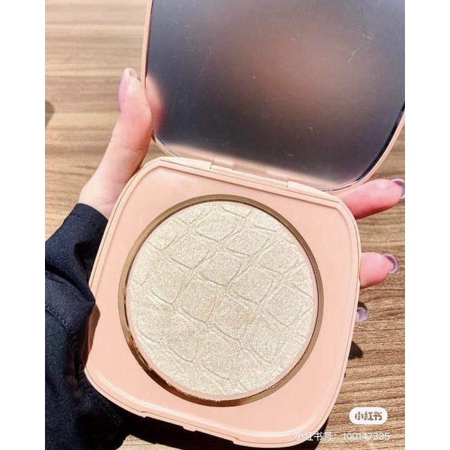 phấn nhủ bắt sáng cho body và faced của Colourpop SOL màu Platinum champagne sáng