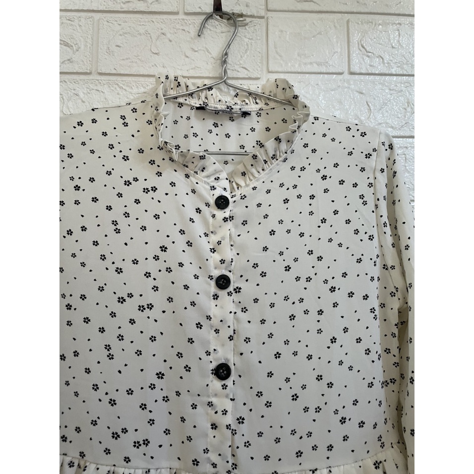 Đầm babydoll kem hoa nhí