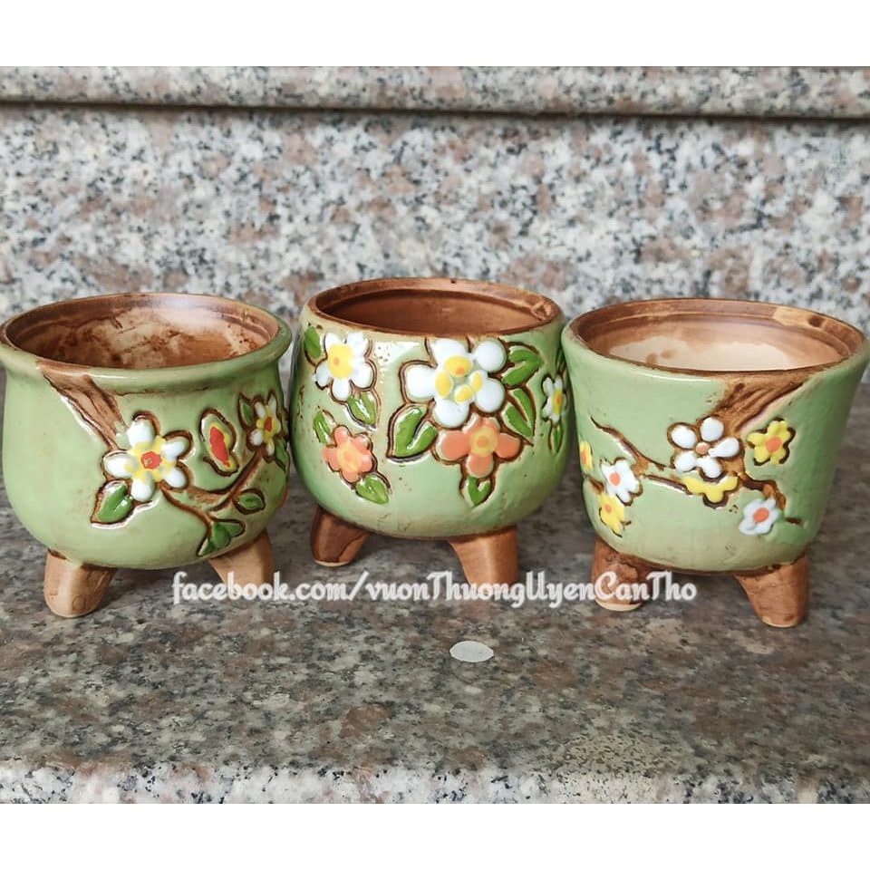 Chậu nung tráng men 3 chân cao khắc hoa mùa xuân trồng sen đá xương rồng