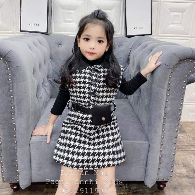 Sét 4 gồm áo thun dài tay + váy dạ + túi da + thắt lưng