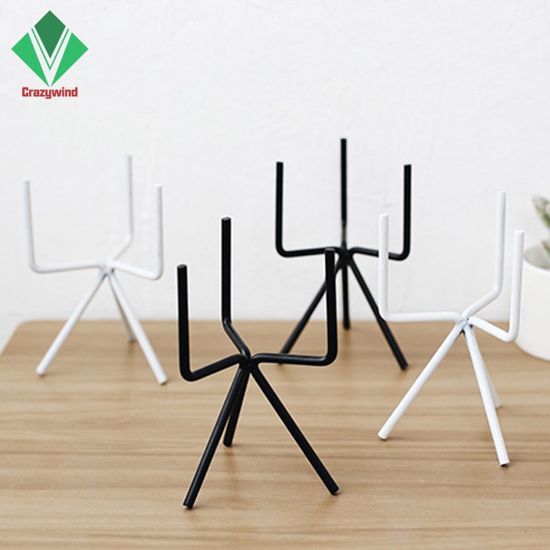 Chậu trồng cây màu trắng bằng sứ kèm chân đế bằng sắt