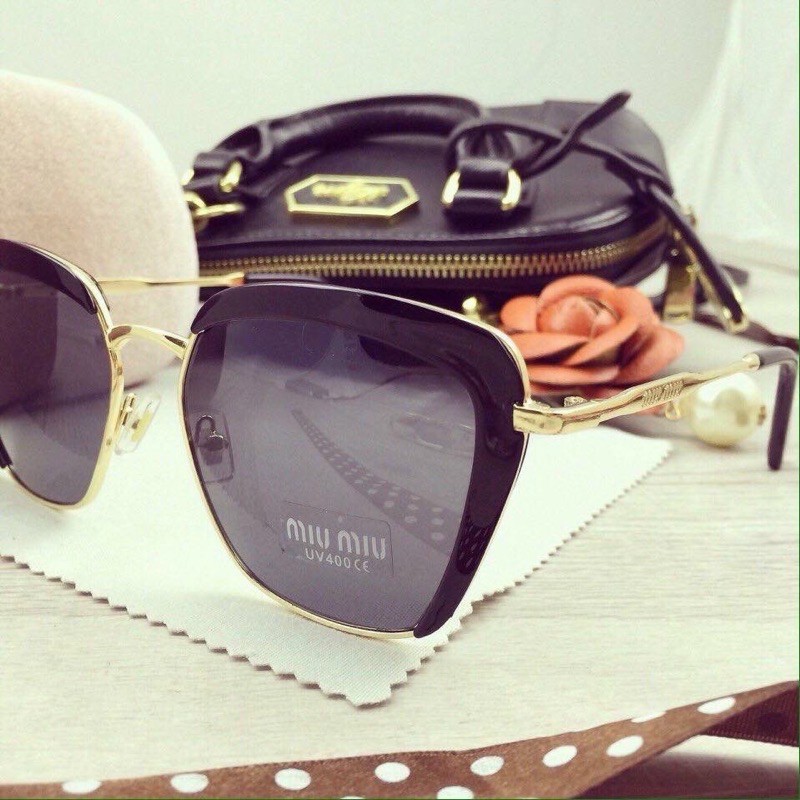 Kính mát thời trang miumiu