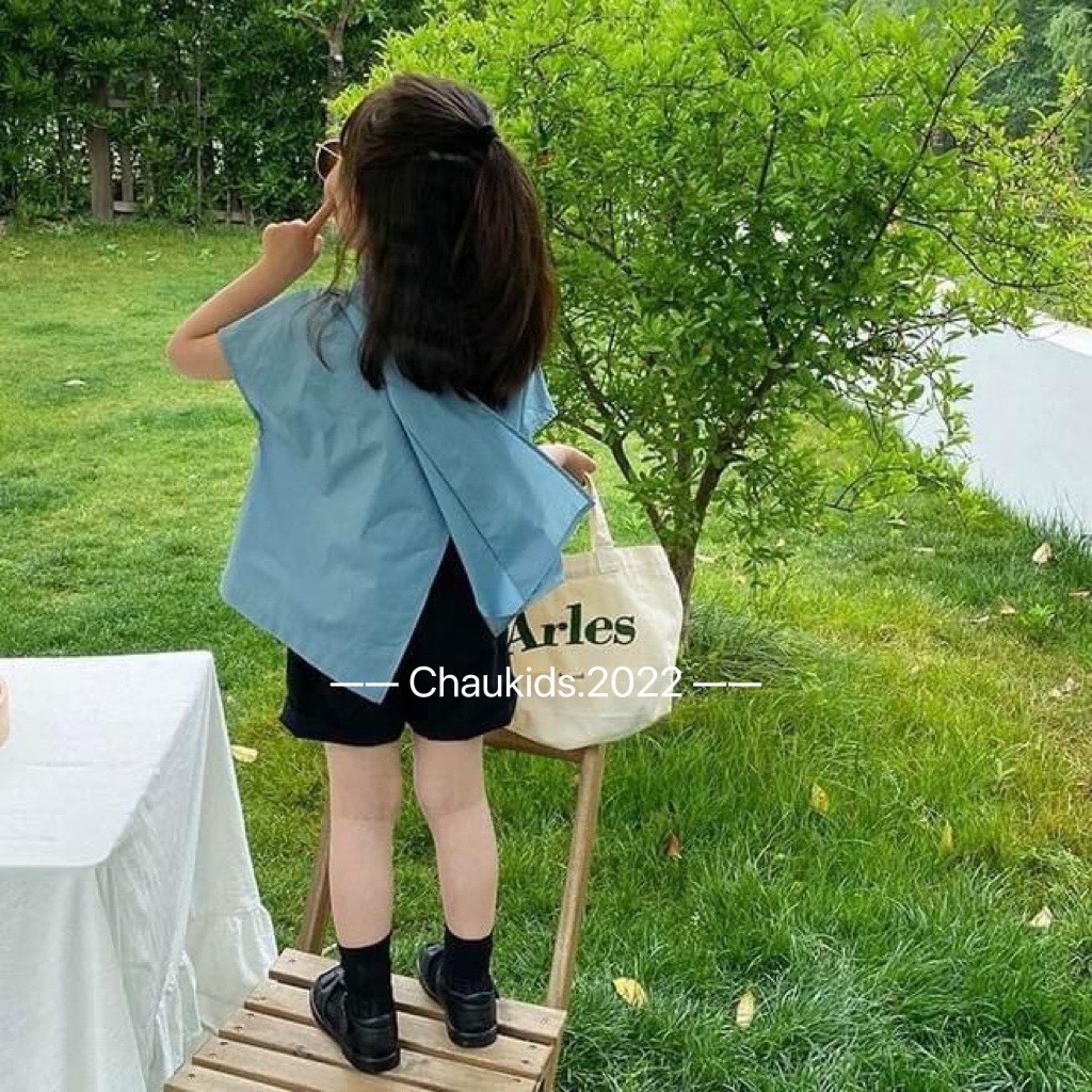 Sét đồ cộc tay Hàn Quốc bé gái, Bộ áo sơ mi xanh xẻ tà sành điệu kết hợp quần short đen cho bé
