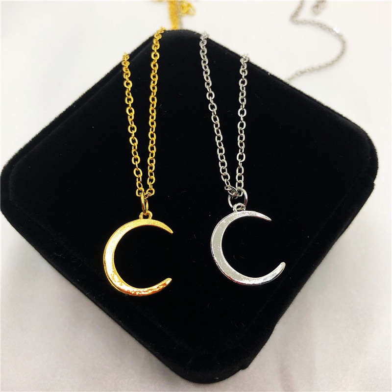 Dây chuyền thời trang mặt hình mặt trăng đơn giản dễ phối đồ cho nữ