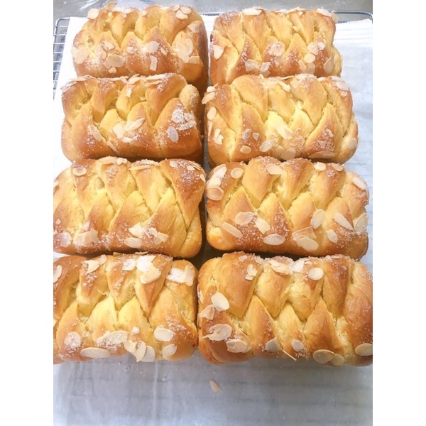 Bánh mỳ Hoa Cúc