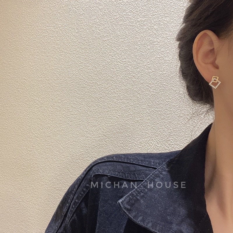 Hoa tai Hàn Quốc hình ziczac mới lạ