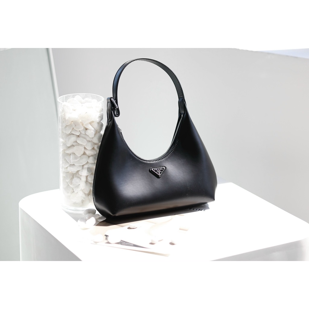 TÚI KẸP NÁCH - 𝑷𝑹𝑨𝑫𝑨 NEW BAG 2022 - Dáng bầu size to da trơn lỳ bóng nhẹ