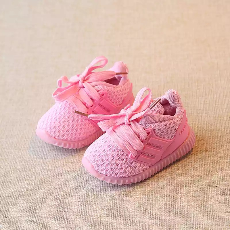 giày thể thao Adidas cho bé trai và bé gái