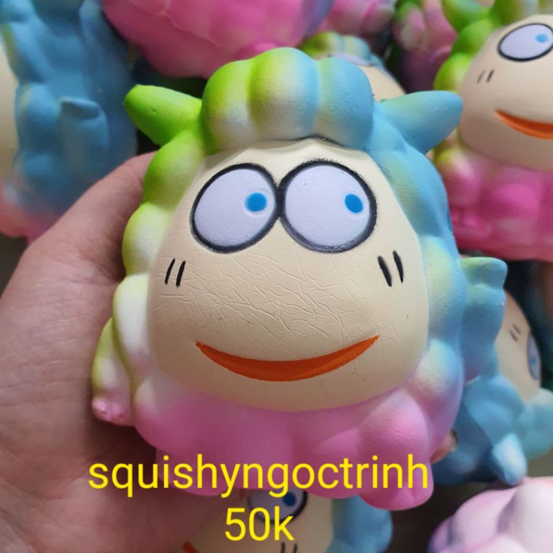 squishy cừu mắt lé